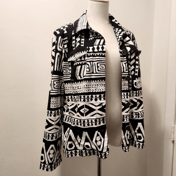 Chic Light Jacket! ⚫️ ⚪️ - Picture 3 of 6